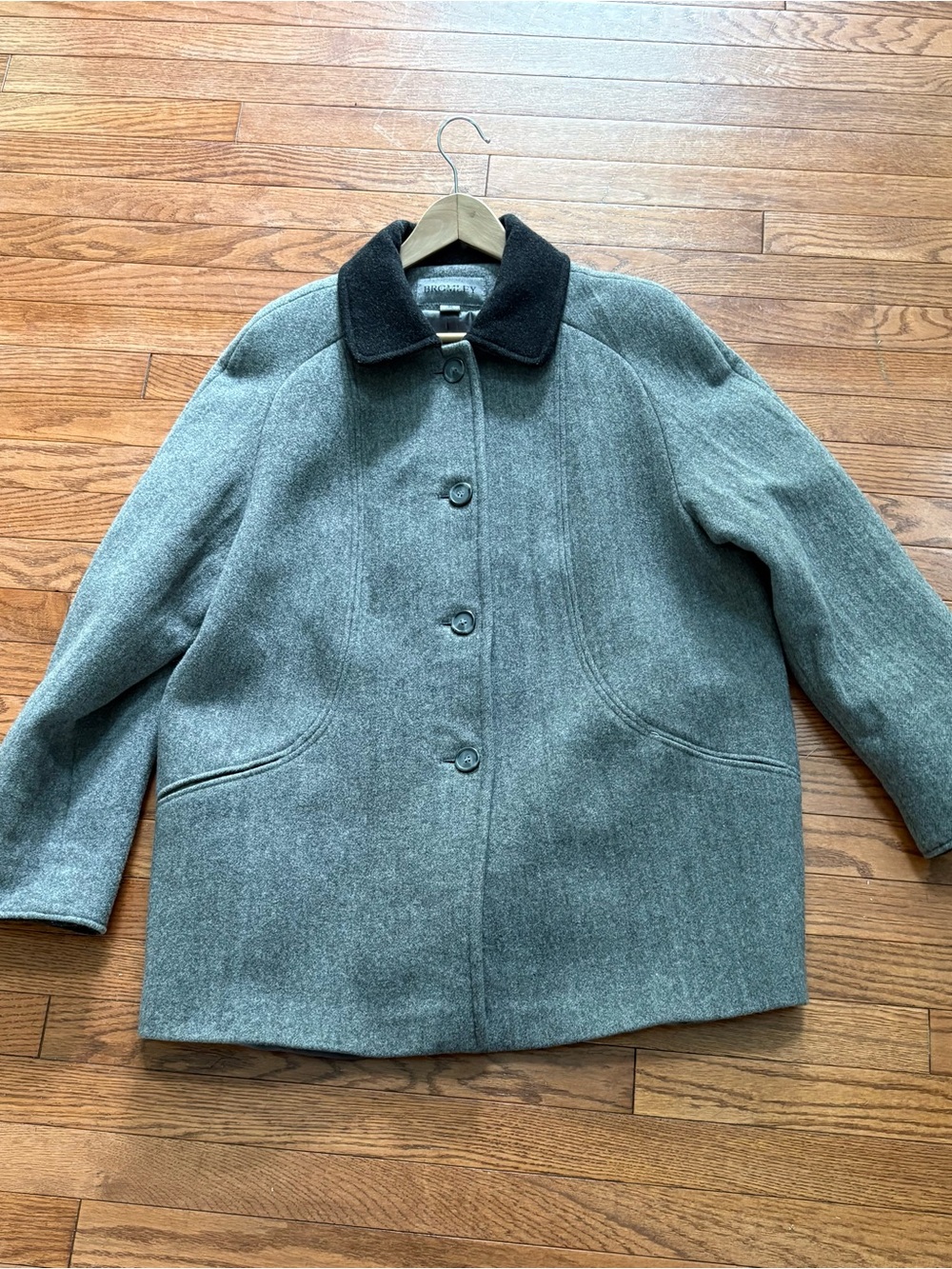 Bromley Collection Women’s 16P Gray Wool Blend Coat Button Front
